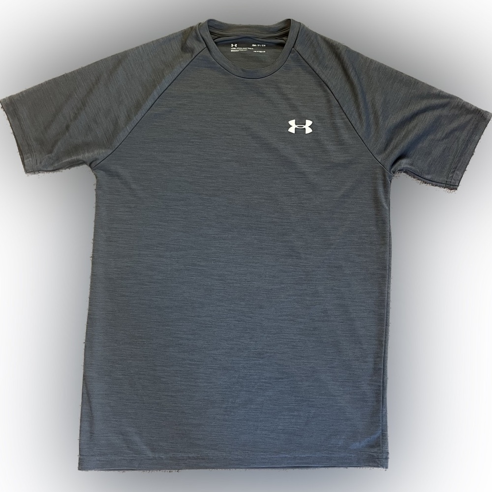 Under Armour Heat Gear Loose Fit Gray Short Sleeve Athletic Shirt Size S Logo
